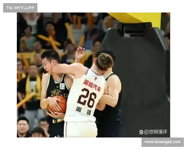 裁判判罚争议引发热议 球迷与专家各执一词解析赛事公正性